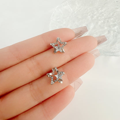 Super sparkling diamond inlaid hollowed out star zircon earrings for new women, fresh and delicate, light and luxurious, with a minimalist design for the niche