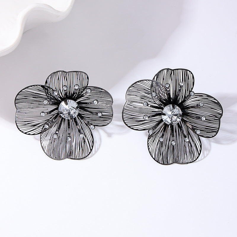 French style elegant large flower women's earrings suitable for travel and vacation