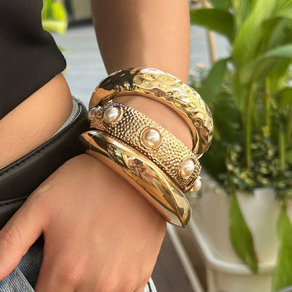 Fashionable pleated concave pearl bracelet with light luxury and metallic feel Bracelet wide face