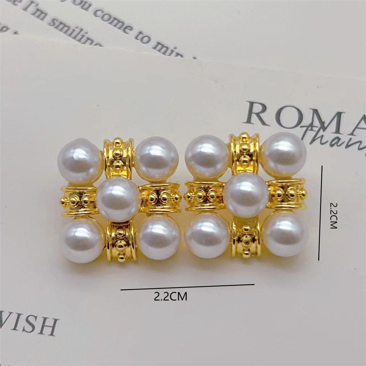 Classic fragrance imitation pearl earrings