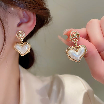 French retro design, high-end feeling, pearl heart earrings, female niche temperament, spicy girl accessories, fashionable accessories