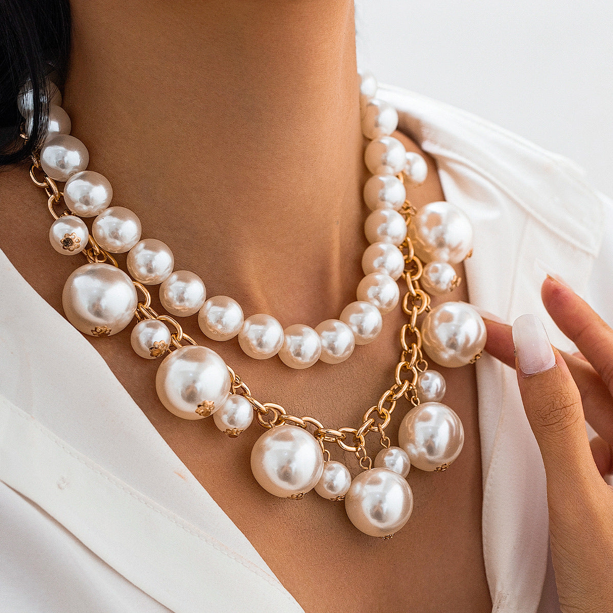 Light luxury style pearl bead pendant necklace, French fashion alloy multi-layer collarbone chain for women