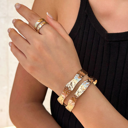 Fashionable pleated double-layer open bracelet set, light luxury style irregular metallic bracelet