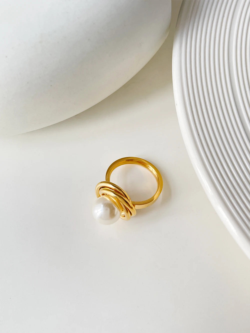 Elegant Stainless Steel Wire Wrapped Faux Pearl Ring Women Classic Gold Pvd Plated Waterproof Rings Birthday Gifts