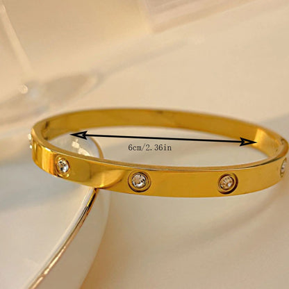 Fashionable and luxurious, European and American minimalist and non fading bracelet