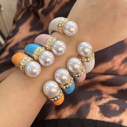 Fashionable dopamine pearl spring bracelet with simple metallic feel Bracelet wide face