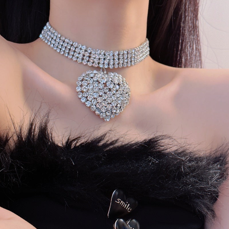 Love hollowed out diamond inlaid retro heavy industry collarbone chain choker necklace for women