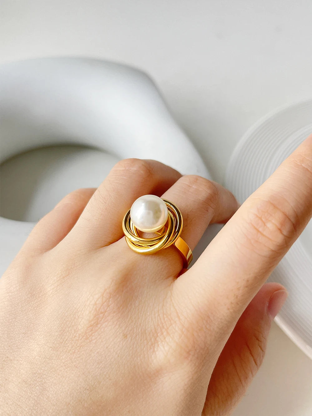 Elegant Stainless Steel Wire Wrapped Faux Pearl Ring Women Classic Gold Pvd Plated Waterproof Rings Birthday Gifts